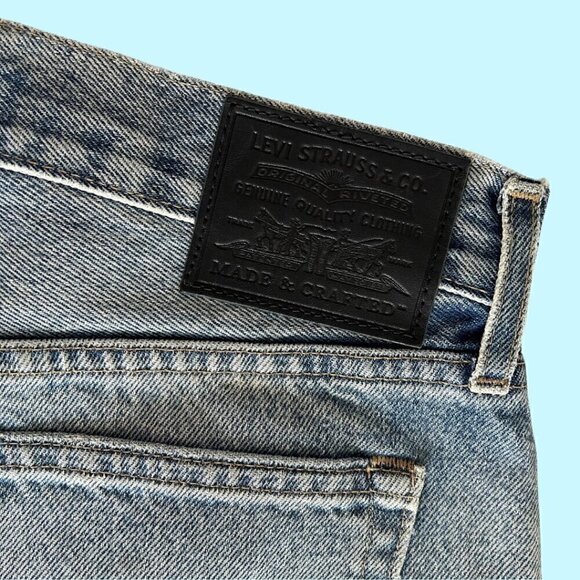 Levi's Embroidered Cheeky High Rise Shorts - Picture 5 of 6